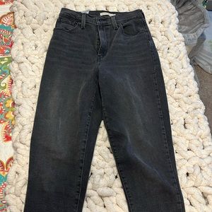 Levi High Waisted Mom Jeans